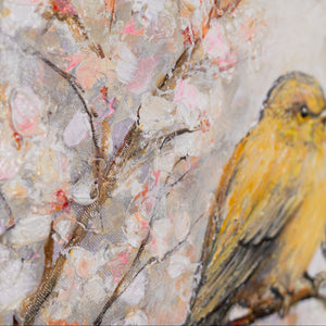 Zwei goldene Vögel auf Kirschblüte – handgefertigte Tiermalerei in Rosa und Beige 