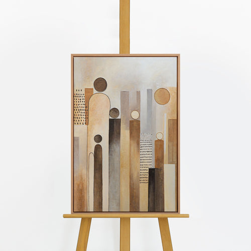 Handgemaltes Figurenbild „Stadt der Figuren" auf Staffelei – abstrakte Silhouetten in Beige & Braun, Rahmen