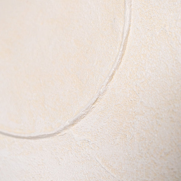 Abstrakte Linienstruktur auf Leinwand in Cremeweiß, Detailaufnahme