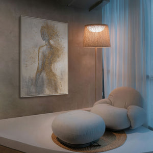 Moderne abstrakte Wandkunst in einem minimalistischen Wohnzimmer