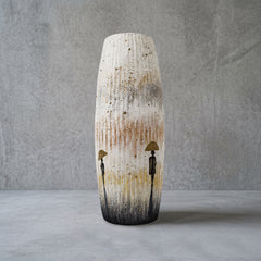 Porzellanvase handbemalt in Weiß und Ocker, 29 cm