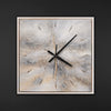 Handgemalte elegante Wanduhr mit goldener Abstraktion – 35×35 cm