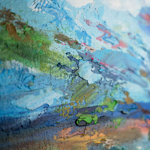 Detail der Acryltextur mit Blau, Weiß und Grüntönen auf Leinwand