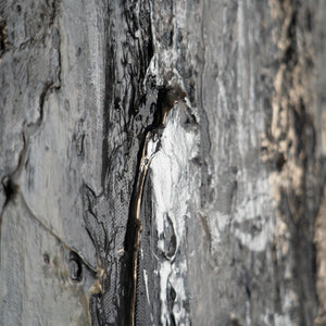 Texturdetails moderner Wandkunst mit abstrakten Linien in Grau