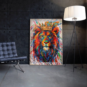 Bild an grauer Wand mit Stuhl